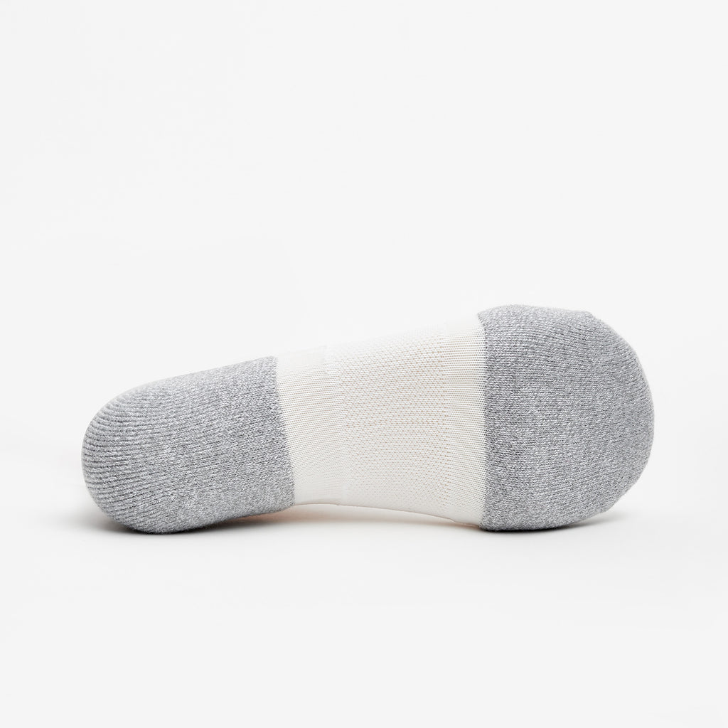 Thorlo Experia TECHFIT Light Cushion Ankle Socks | #color_white