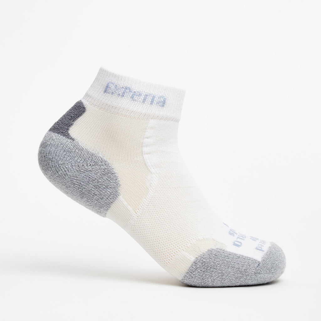 Thorlo Experia TECHFIT Light Cushion Ankle Socks | #color_white