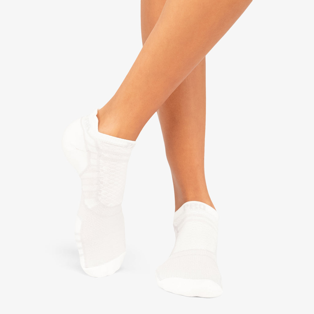 Thorlo Experia PROLITE Ultra-Light Cushion Tab No-Show Socks | #color_White